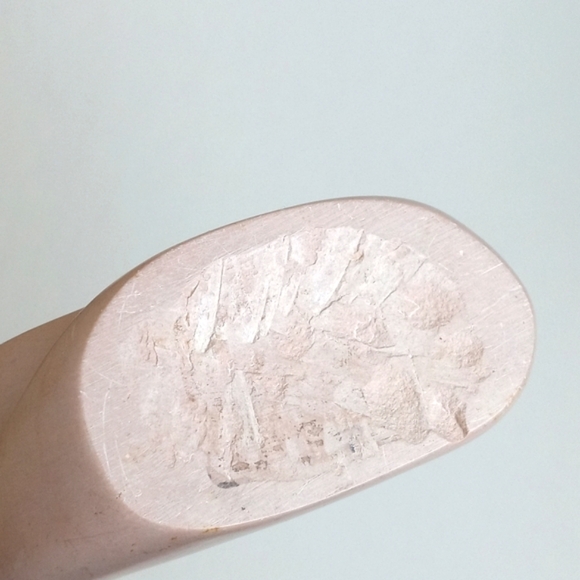 Unique Antique Alabaster Beige Stone Sculpture of Family w/ Child (7 1/2” Tall) - Picture 7 of 15